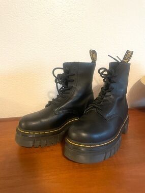 Dr. Martens Audrick 8-eye Boot